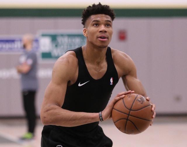 11月22日，在2025华润饮料中超联赛第30轮...