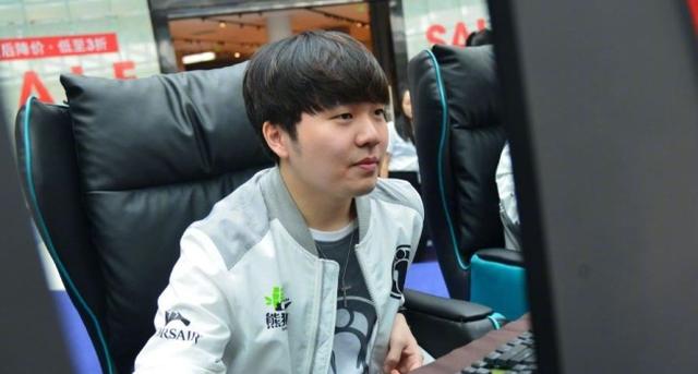 弗兰克：哈维·西蒙斯已处于最佳状态，热刺正逐渐步入正轨