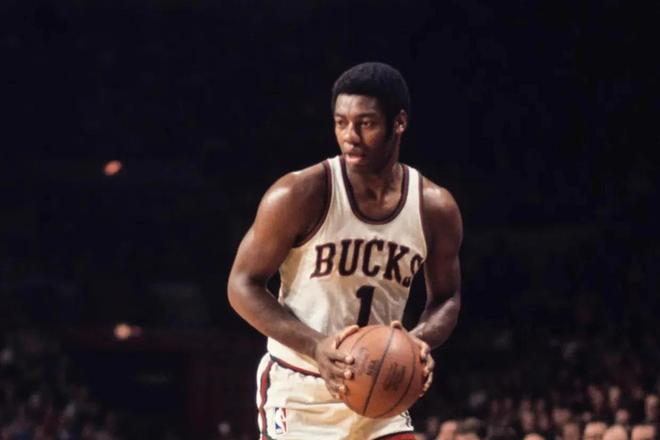 图片报：多特蒙德连伤两主力后卫，预计面临数周缺阵