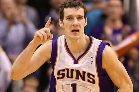 分差上双！桑普森跟进上篮得分并造成犯规 广厦一波8-0