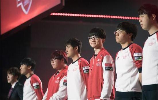 豪横，巴媒：弗拉门戈为前往秘鲁参加解放者杯决赛包了5架飞机