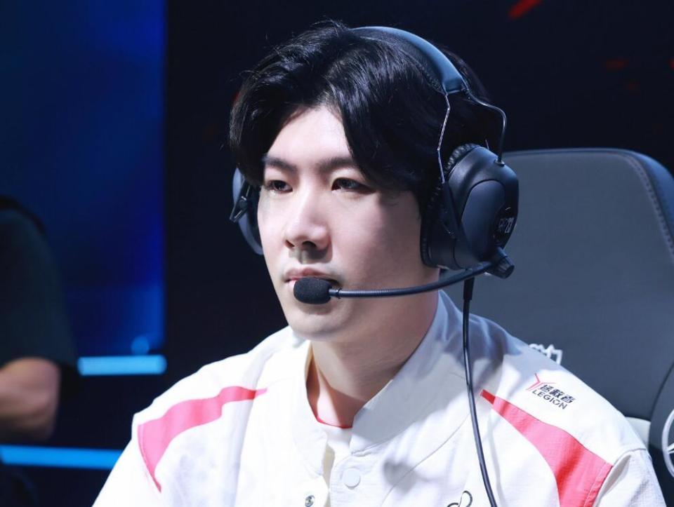 了展示自我 了展示自我