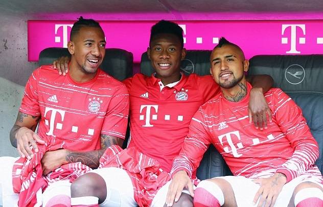 查肩负着重 查肩负着重